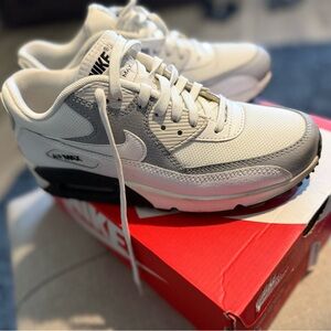 Nike Air Max 90 Women's Sneakers